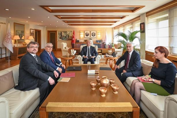 Bakan Ersoy Rusya'nın yeni büyükelçisiyle buluştu! Turizmde kritik görüşme
