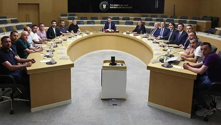 Bakan Bayraktar, Doruk Madencilik işçileriyle bir araya geldi