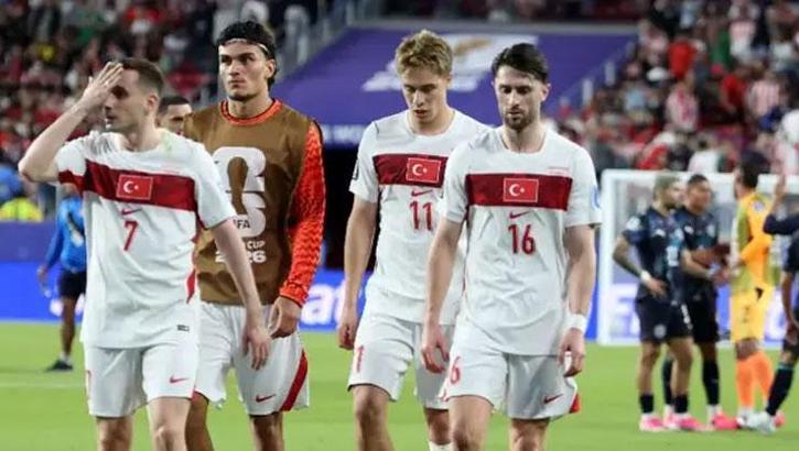 Millilerimiz 10 kişi kalan Paraguay'a mağlup oldu! Dünya Kupası'na veda ettik