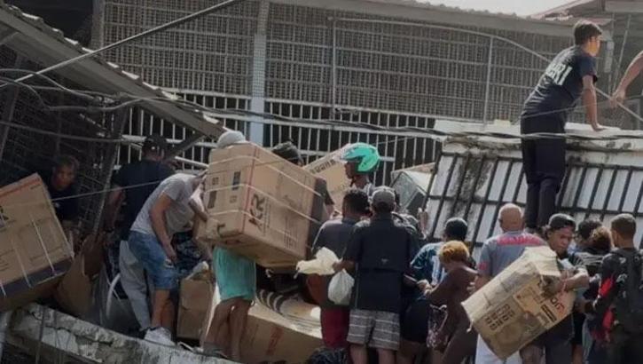 Venezuela'da depremin izleri silinmeden yağma skandalı! Polisler bile rafları boşalttı
