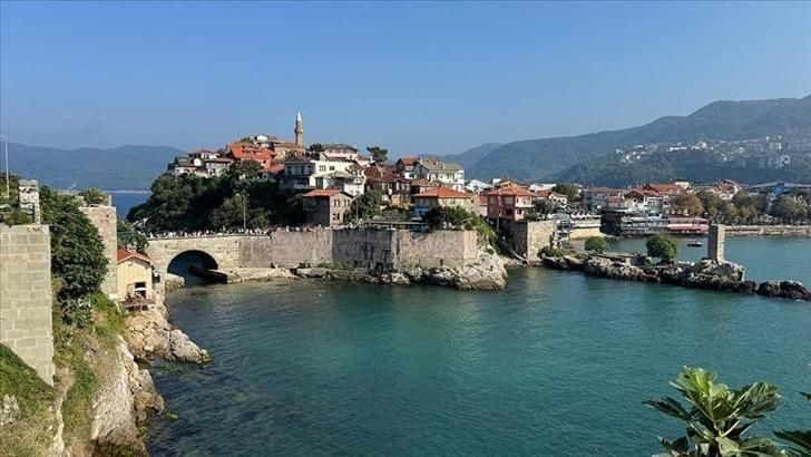 Bu İlçeyi Görenler Ege'de Sanıyor! Karadeniz'in Saklı Cenneti Herkesi Şaşırtıyor