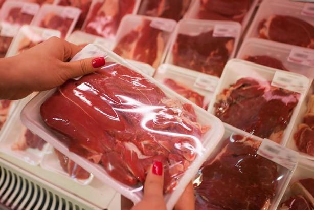 İngiliz kasap markette satılan ürünleri ifşa etti! ‘İçi suyla dolu'