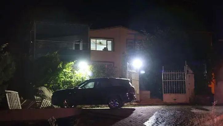 Evi kurşun yağmuruna tutular: 4 yaralı