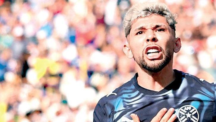 Aslan 10'u arıyor