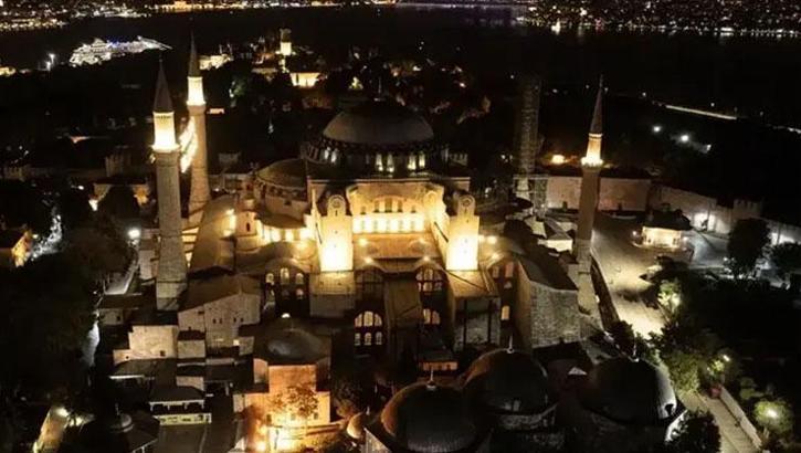Ülke genelindeki camilerde sela okundu