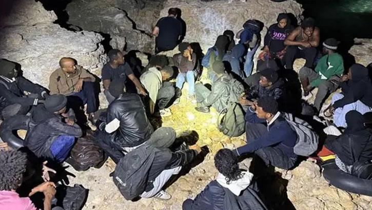 Ege Denizi'nde 39 düzensiz göçmen yakalandı, 8 kişi kurtarıldı