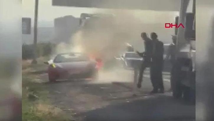 Lüks otomobilde facia! Seyir halindeyken alev aldı, küle döndü