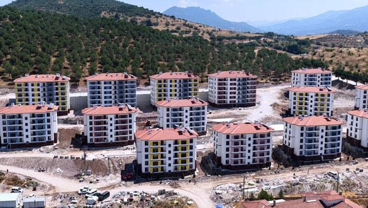 Sındırgı depreminin 1'inci yılında Bakan Kurum'dan paylaşım