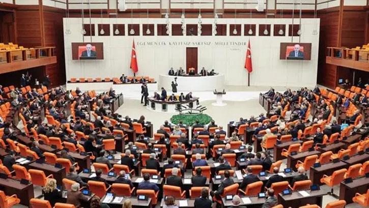 İstifalar sonrası TBMM'de sandalye dağılımı değişti
