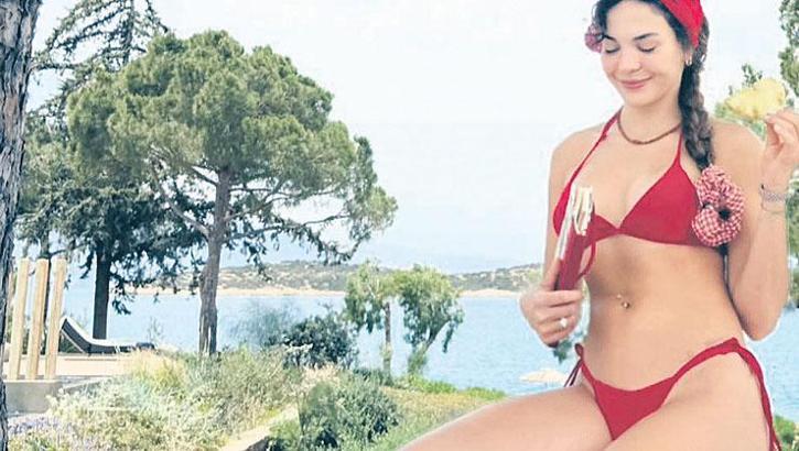 Ebru Şahin güldürdü: 'Yıkılmadım ama ayakta da değilim'