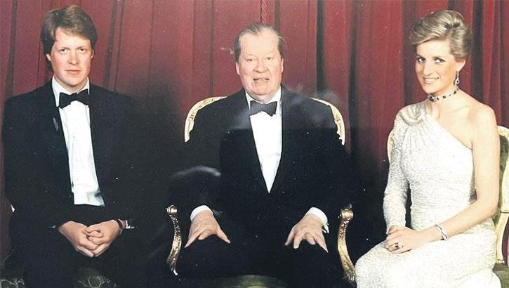 Diana’nın kitabını yazdı
