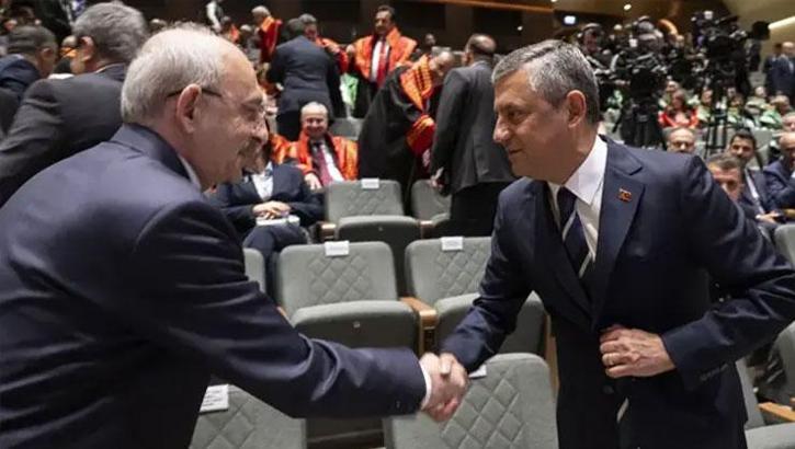 Kılıçdaroğlu ile tokalaşma eleştirilerine Özgür Özel'den yanıt: 80 yaşında adam...