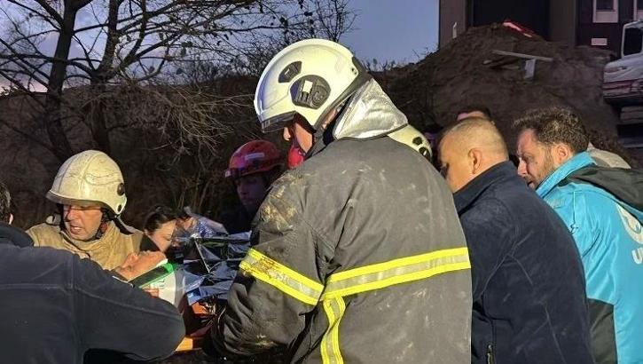 ÇOMÜ Yerleşkesi'nde toprak kayması, 2 işçi kurtarıldı