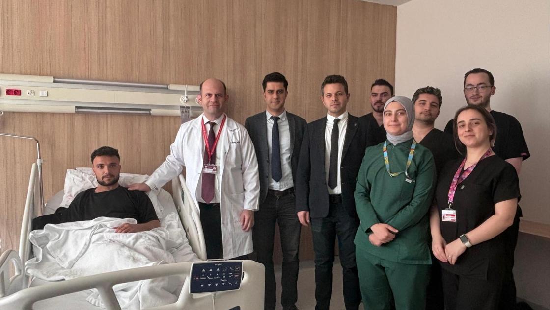 Genç hastaya ikinci şans! Kopan sinirlerini bacağından alınan nakille onardılar