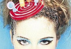 Saçlara kuş kondu!