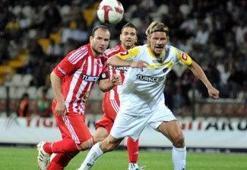 12 futbolcuyla yollar ayrılıyor