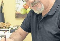 O çıplak gözle yapıyor biz büyüteçle görüyoruz