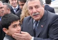 Bakanı karşılama konvoyunda kaza