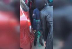 Çocuğunu arabasına bağlayarak sürükledi