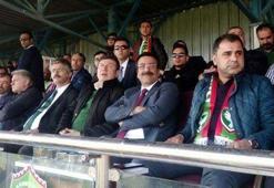 Amedspor Bucaspor'u 2-1'le geçti!  Kayyum Cumali Atilla da maçı takip etti
