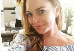 Lindsay Lohan’dan tuvalet selfiesi