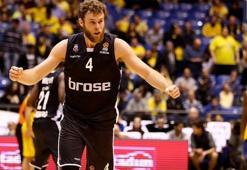 Nicolo Melli Fenerbahçe'ye imzayı attı