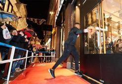 Anthony Joshua camı bir yumrukla tuzla buz etti!