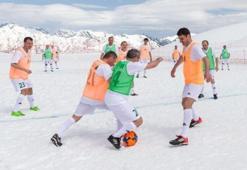 Sovyetlerin efsaneleri kar üstünde futbol oynadı