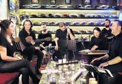 Zara Çince şarkı söyledi