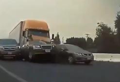 Freni patlayan tır trafikte dehşet saçtı