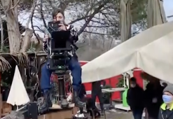 Hande Erçel kameramanlığa soyundu