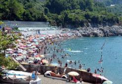 Sıcaktan bunalanlar plajlara akın etti