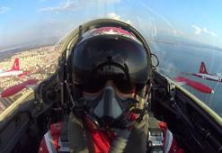 Türk Yıldızları gösterisinin kokpit görüntüleri nefes kesti