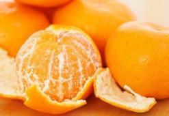 Çok önemli uyarı: Kabuk ile meyve arasındaki beyaz kısmı da yiyin