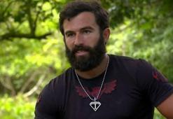 Survivor Turabi, uçakta olay çıkaran yolcuyu bağladı!