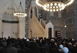Cuma namazı saat kaçta kılınacak? İl il cuma namazı vakitleri... Cuma namazı nasıl kılınır?