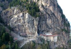 Tarihi Sümela Manastırı'nda 360 tonluk kaya tehdidi
