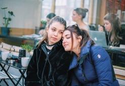 Gamze Erçel ile Hande Erçel elbiselerini ortak kullanıyor