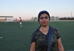 Kadın muhtar, mahallenin futbol takımına teknik direktörlük yapıyor