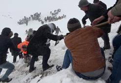 Van'daki çığ felaketini soruşturmak için 3 Mülkiye Müfettişi görevlendirildi