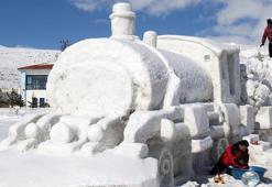 Doğu Ekspresi heykeli ile mesaj verdiler