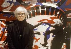 Andy Warhol'un kamerasına 13 bin 750 dolar