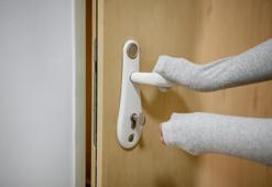 Sosyal fobi nedir? Çocuklarda sosyal fobi belirtileri nelerdir? Sosyal fobi hangi yaş döneminde başlar?