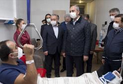 Adalet Bakanı Gül, tedavi gören depremzedeleri ziyaret etti