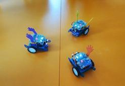 Ortaokul öğrencilerinin kodladığı robotlardan "Erik Dalı"  performansı