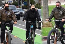 Arnold Schwarzenegger gençlere taş çıkarıyor