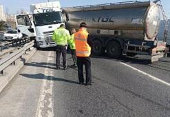 Son dakika! TEM'deki kaza nedeniyle trafik yoğunluğu yaşanıyor
