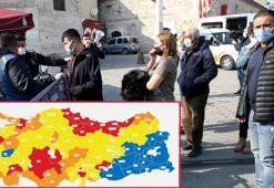 Koronavirüs kısıtlamaları geri dönecek mi? Risk haritası iyiye gitmiyor! Sokağa çıkma yasakları...