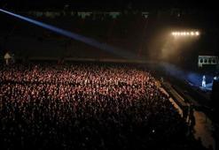 Pilot proje! Kovid-19’un en yoğun görüldüğü ülkede sosyal mesafesiz ilk konser gerçekleşti