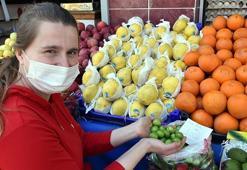 Kilosu 100 liradan satılan erik, 1 saatte tükendi